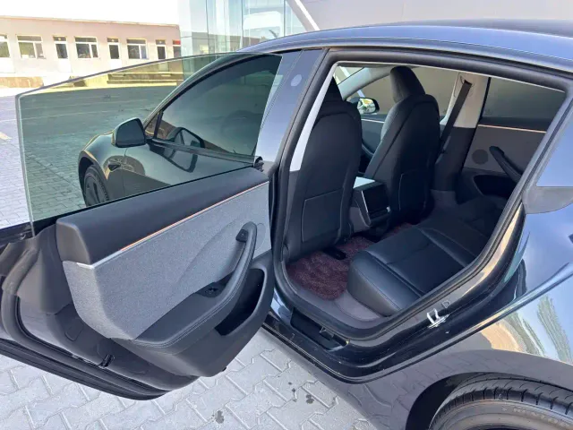 Tesla Model 3 — Фото автомобиля 10