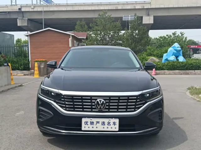 Volkswagen Passat — Фото автомобиля 2