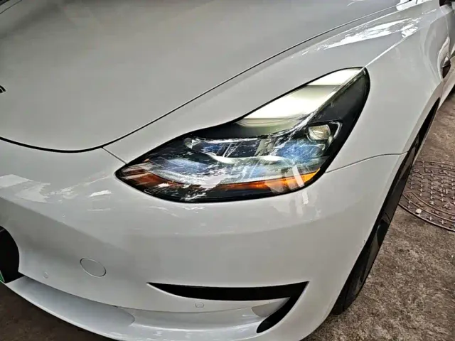 Tesla Model 3 — Фото автомобиля 23