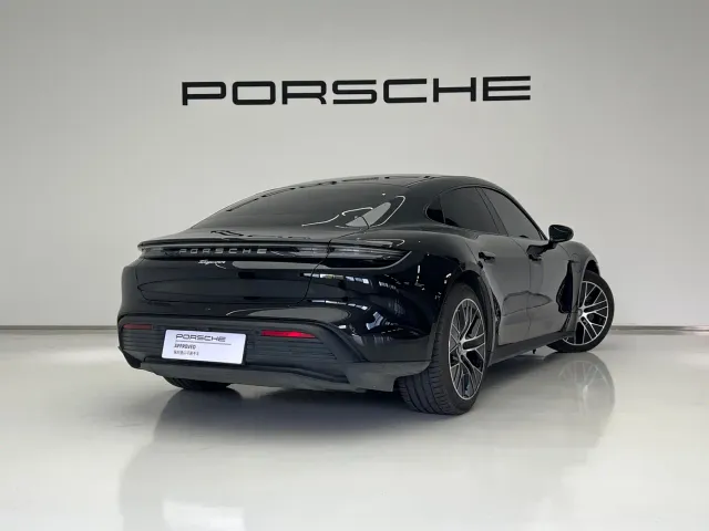 Porsche Taycan — Фото автомобиля 5