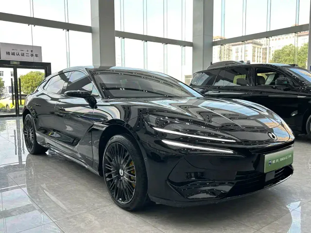 Denza Z9GT — Фото автомобиля 2