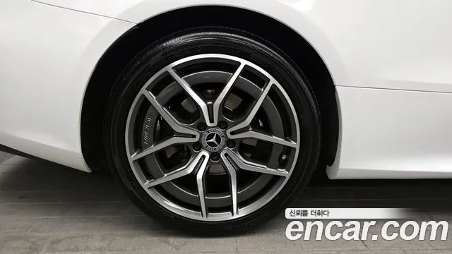 Mercedes-Benz E-Class — Фото автомобиля 5