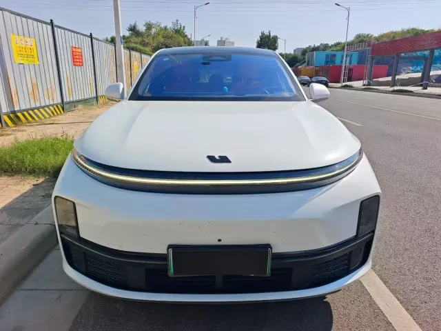 Li Auto L7 — Фото автомобиля 2
