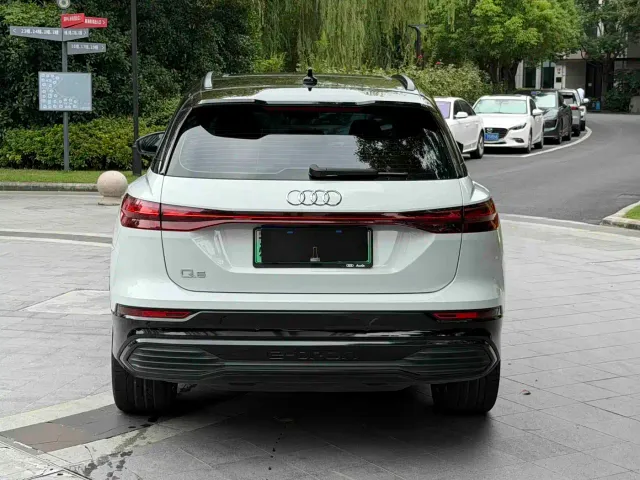 Audi Audi Q5 e-tron 2022 40 e-tron Starlight Edition Mecha Suit Sun Chaser Version — Фото автомобиля 3