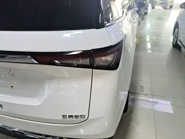 Wuling Jiachen — Фото автомобиля 7