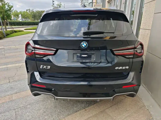 BMW iX3 — Фото автомобиля 5