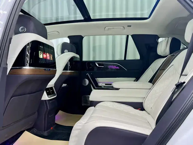 Hongqi E-HS9 — Фото автомобиля 11