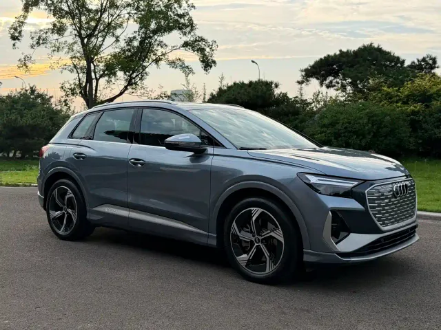 Audi Q4 e-tron — Фото автомобиля 3