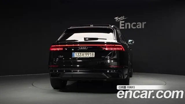 Audi Q8 55 TFSI quattro Premium — Фото автомобиля 4