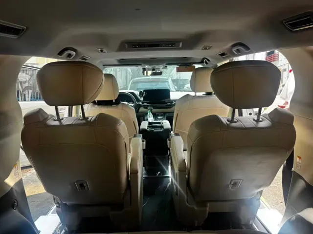 Toyota Sienna — Фото автомобиля 9
