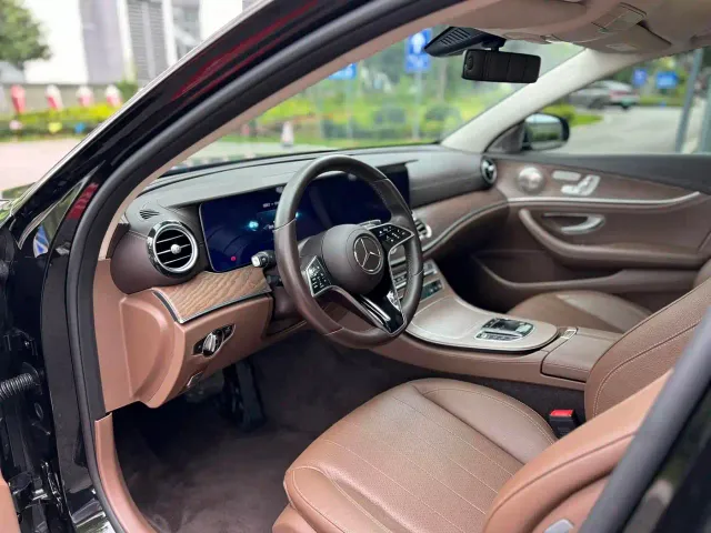 Mercedes-Benz E-Class — Фото автомобиля 4