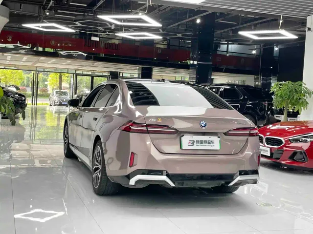 BMW i5 — Фото автомобиля 10