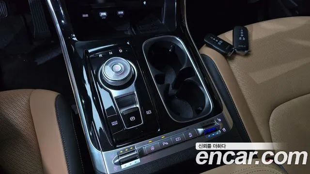 Kia Carnival Generation 4 — Фото автомобиля 9