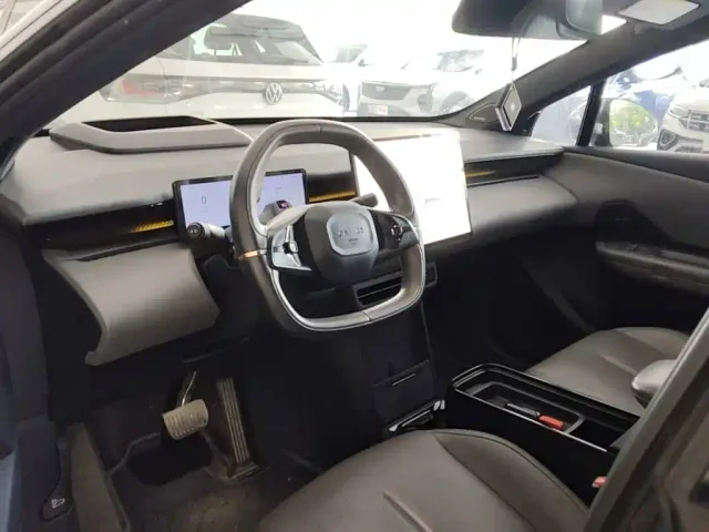 Lynk & Co Z20 — Фото автомобиля 9