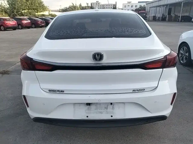 Changan Eado — Фото автомобиля 5