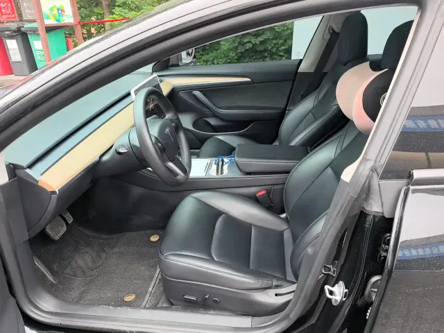 Tesla Model 3 — Фото автомобиля 4