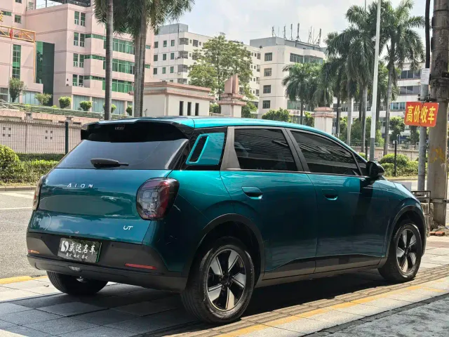 GAC Aion UT — Фото автомобиля 4