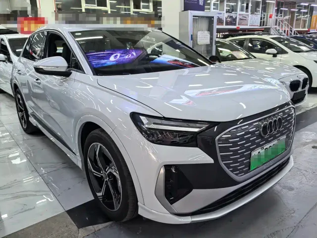 Audi Q4 e-tron — Фото автомобиля 3