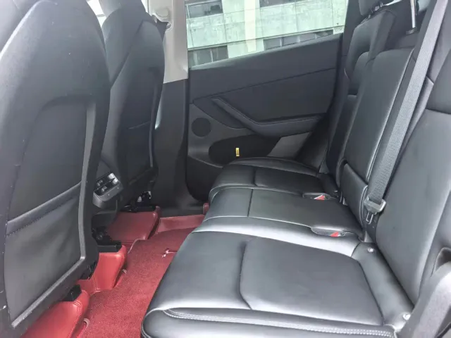 Tesla Model Y — Фото автомобиля 5