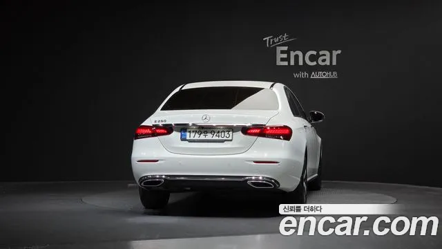 Mercedes-Benz E-Class — Фото автомобиля 4