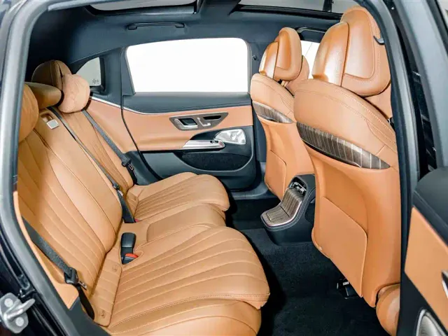 Mercedes-Benz E-Class — Фото автомобиля 21