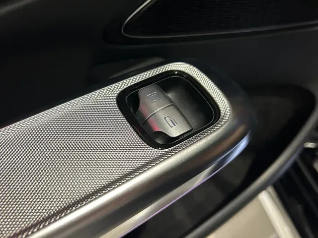 Mercedes-Benz E-Class — Фото автомобиля 17