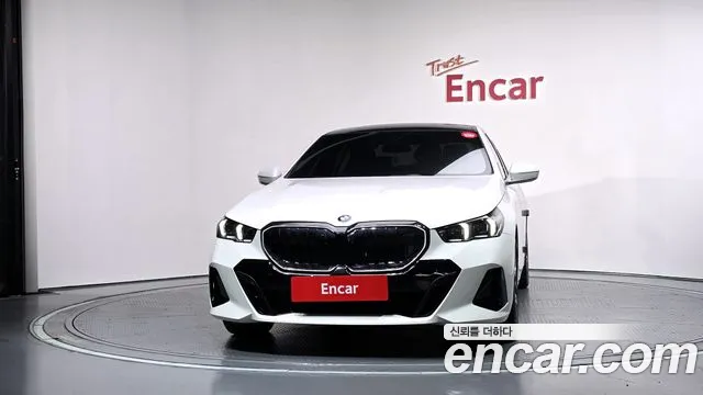 BMW 5 Series G60 — Фото автомобиля 3