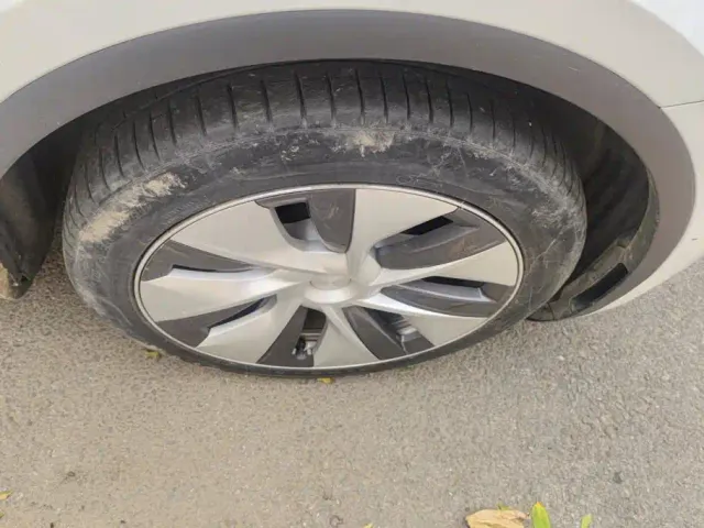 Tesla Model Y — Фото автомобиля 6