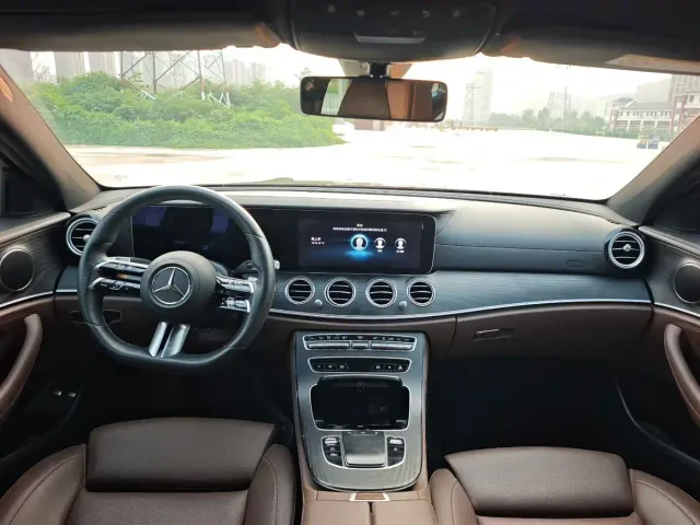 Mercedes-Benz E-Class — Фото автомобиля 5