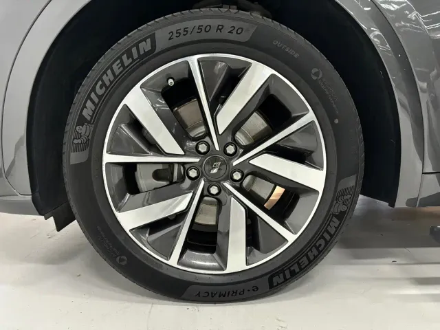 Li Auto L7 — Фото автомобиля 16