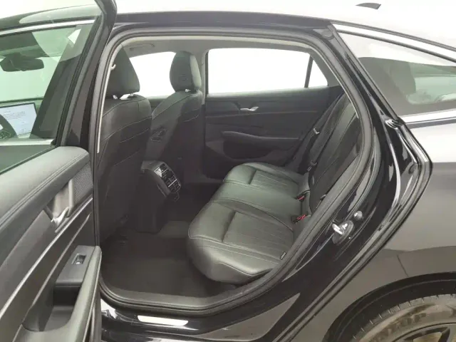 Volkswagen Passat — Фото автомобиля 15