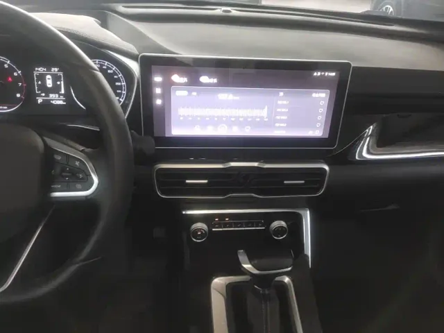 Geely Binyue — Фото автомобиля 12