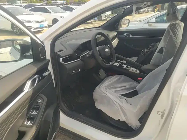 Geely Binyue — Фото автомобиля 15