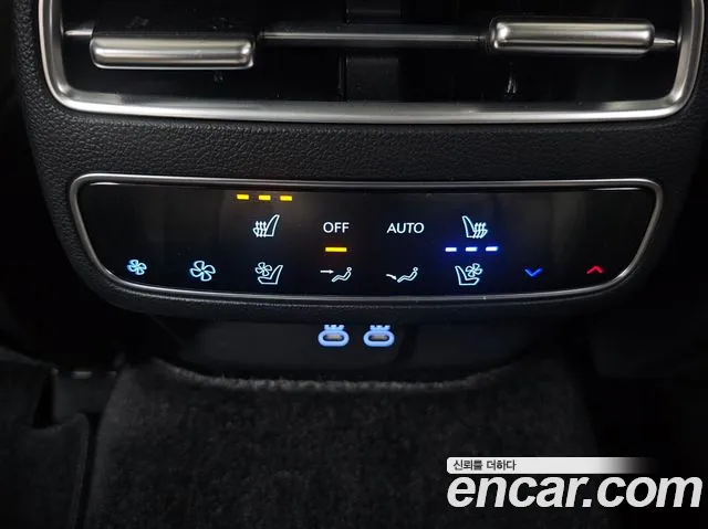 Genesis GV70 — Фото автомобиля 16