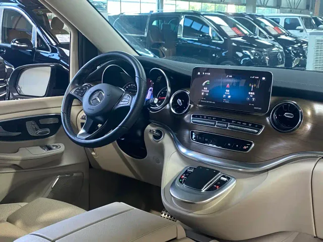 Mercedes-Benz V-Class — Фото автомобиля 9
