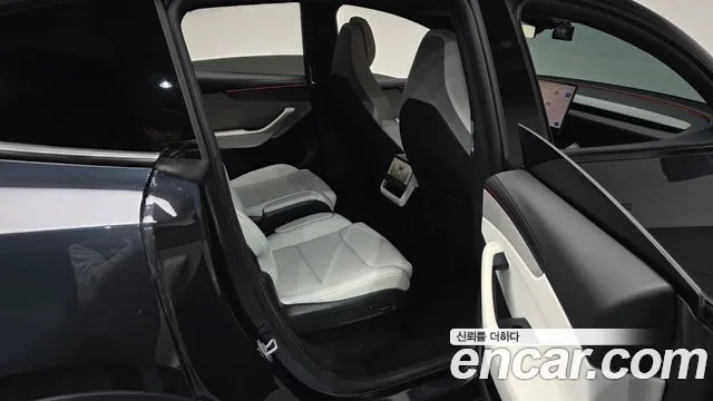 Tesla Model Y — Фото автомобиля 18