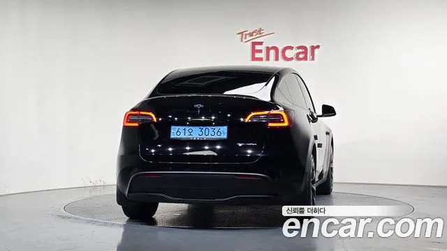 Tesla Model Y — Фото автомобиля 4
