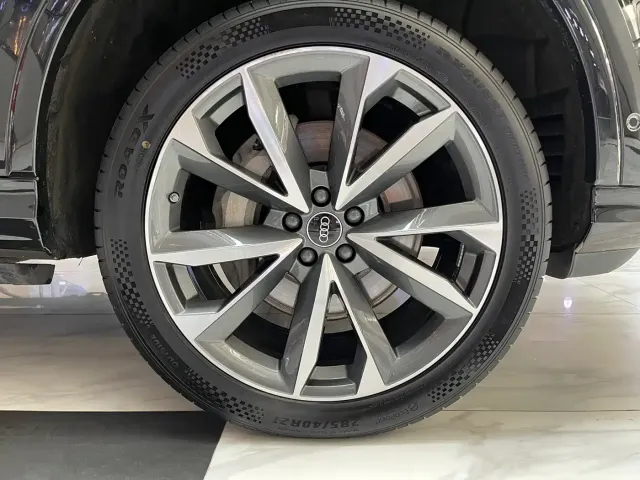 Audi Q7 — Фото автомобиля 27
