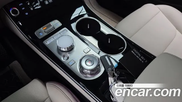 Genesis GV70 — Фото автомобиля 12