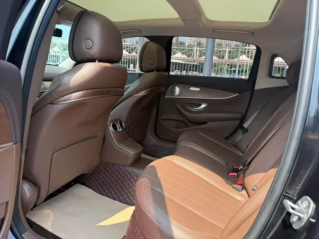 Mercedes-Benz E-Class — Фото автомобиля 5