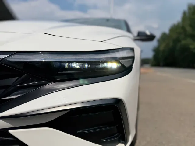 Hyundai Elantra — Фото автомобиля 10