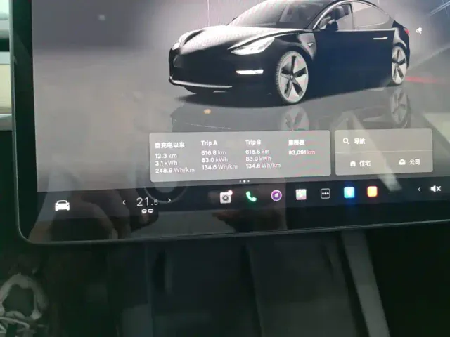 Tesla Model 3 — Фото автомобиля 11