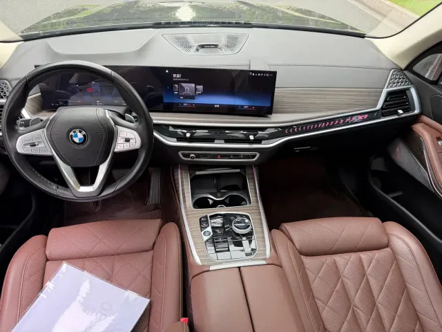 BMW X7 — Фото автомобиля 10