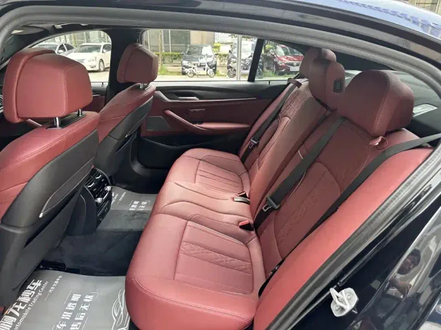 BMW 5 Series — Фото автомобиля 9