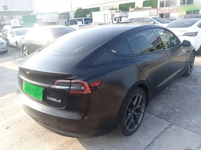 Tesla Model 3 — Фото автомобиля 6