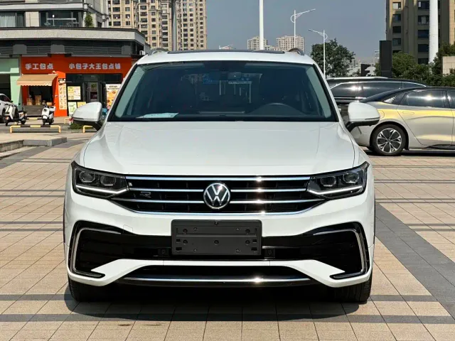 Volkswagen Tiguan L — Фото автомобиля 2
