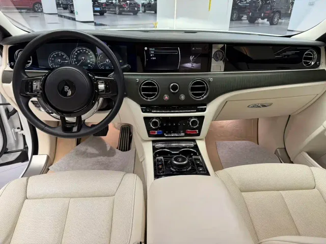 Rolls-Royce Ghost — Фото автомобиля 12