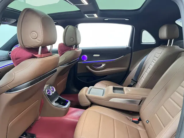 Mercedes-Benz E-Class — Фото автомобиля 8