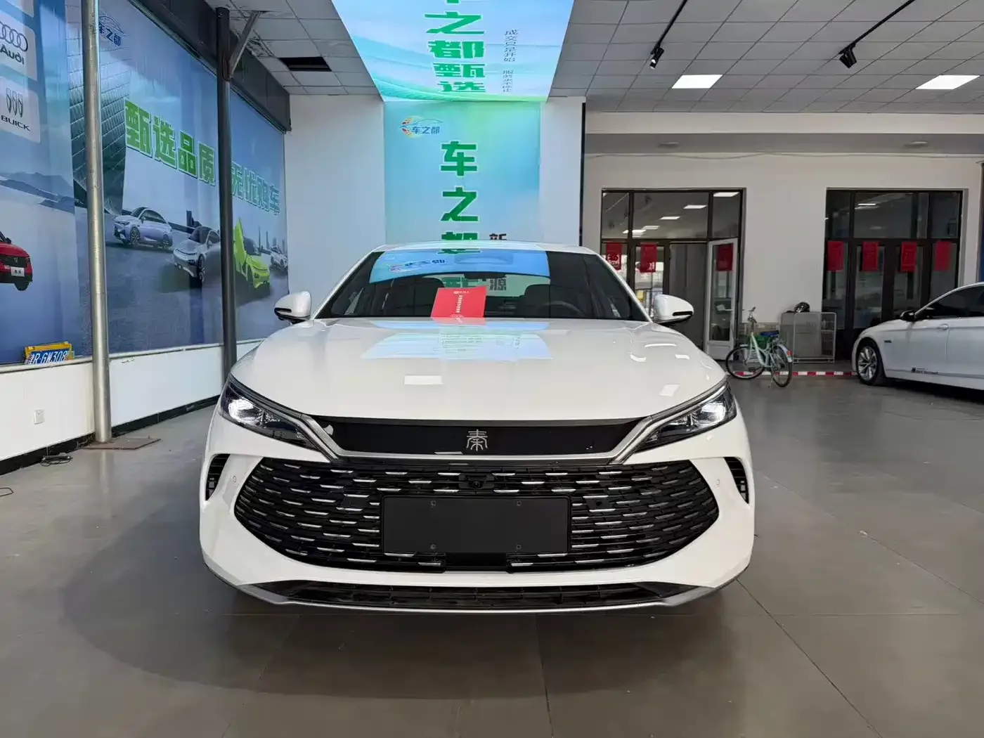 BYD Qin L 2025 DM-i Smart Drive Edition 120KM Surpassing — Фото автомобиля 2