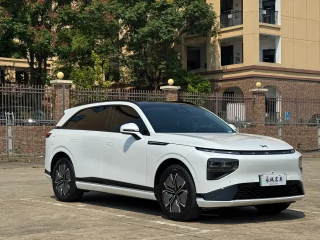 Xpeng G9 — Фото автомобиля 3